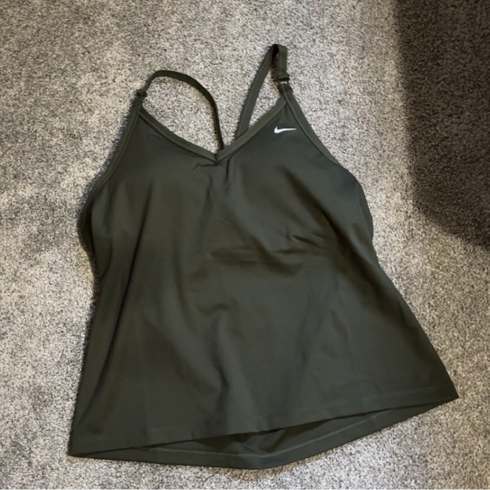 Nike HUNTER GREEN TANK. LARGE. TRIED ON NEVER WORN